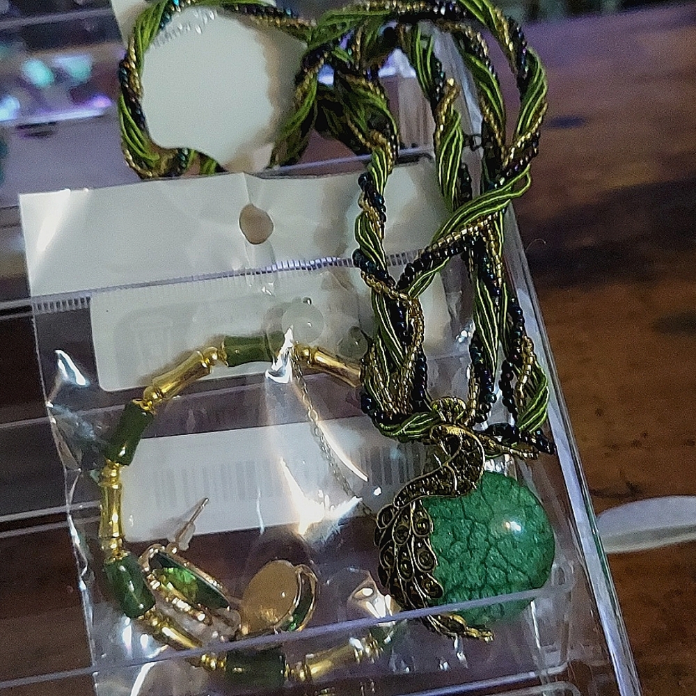 Sassiez Choice fashion jewelry